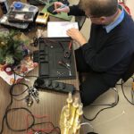 Weihnachtspyramide bei der Reparatur